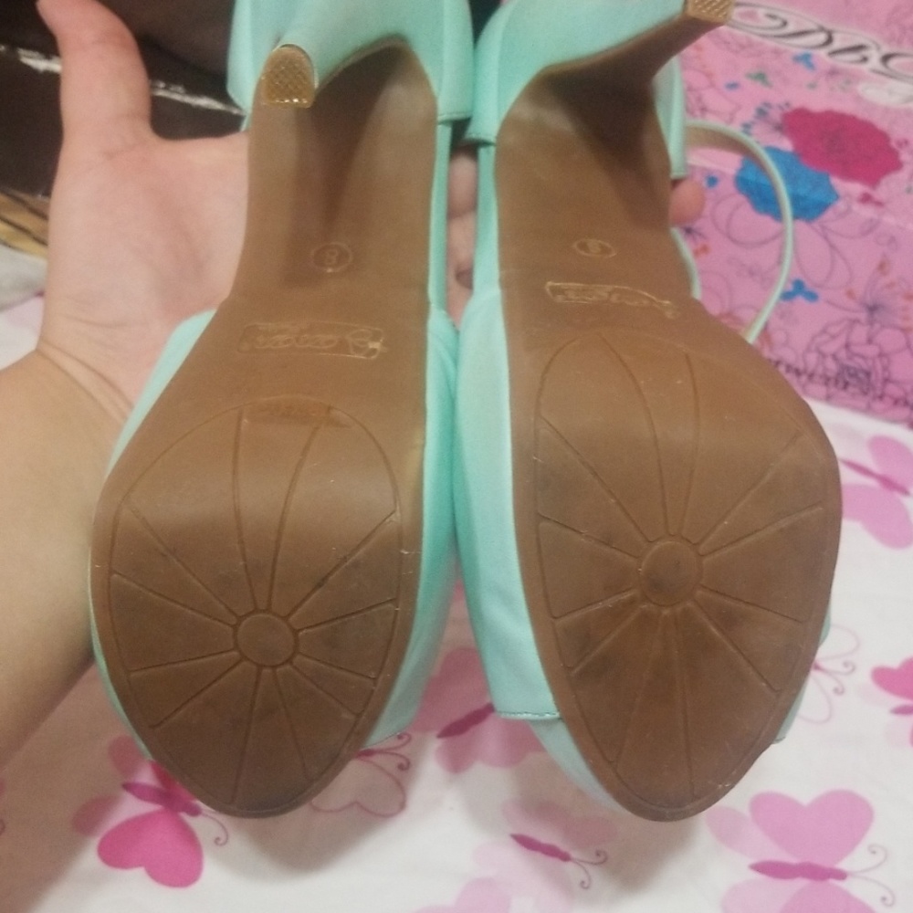 Shoe - Picture 3 of 3
